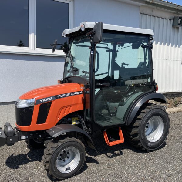 TAFE 6028 M CAB